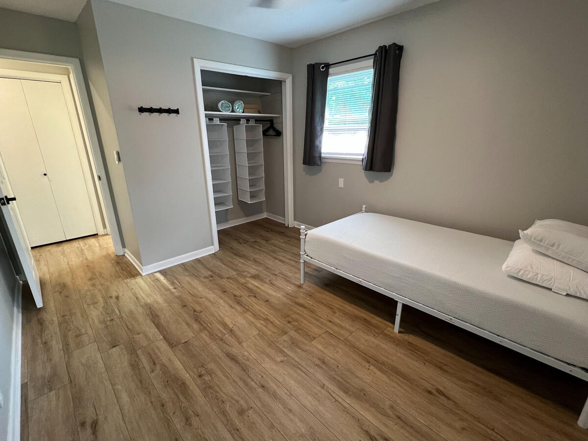 Shared crashpad bedroom with dedicated cold beds for SDF-based crew.