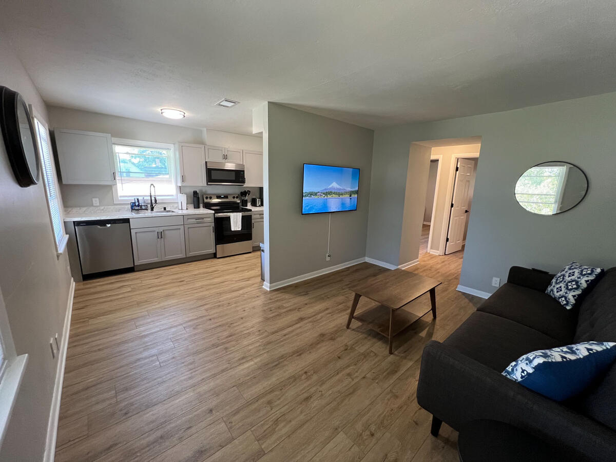 Spacious shared living room for pilots and flight attendants to relax between trips at our Louisville crashpad near SDF.