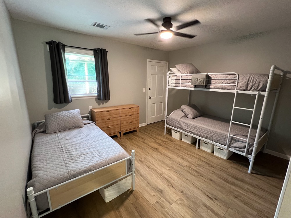 Shared crashpad bedroom with dedicated cold beds for SDF-based crew