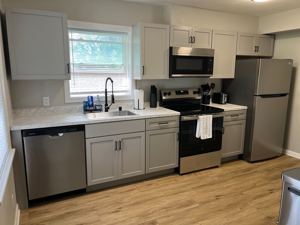 Fully equipped, updated kitchen with full appliances